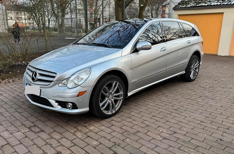Grau Gebraucht 2006 Mercedes R500 AMG Van / Kleinbus | 10.999 € - Bild 1/4