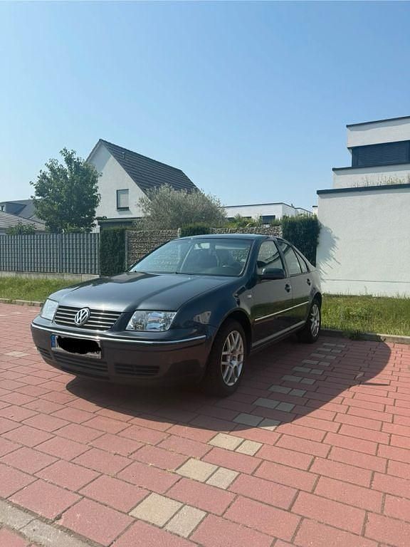 Grau Gebraucht 2003 VW Bora Limousine | 999 € (Guter Preis) - Bild 1/4