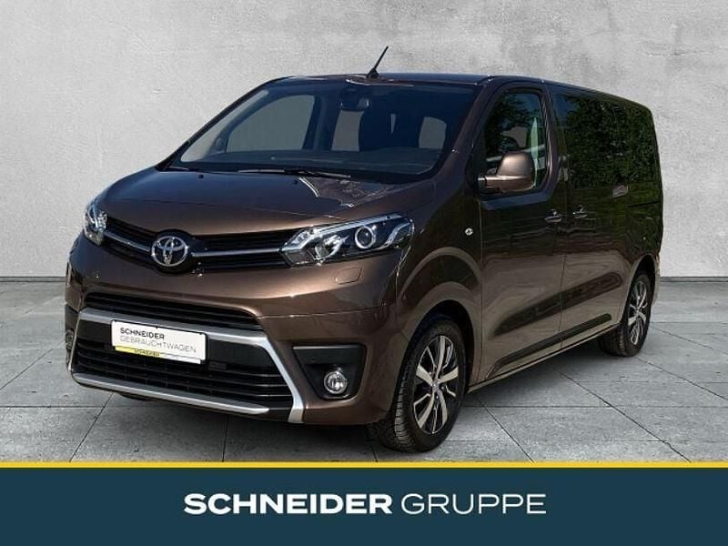 Braun Gebraucht 2022 Toyota Proace Verso Executive Kombi | 38.490 € (Guter Preis) - Bild 1/4