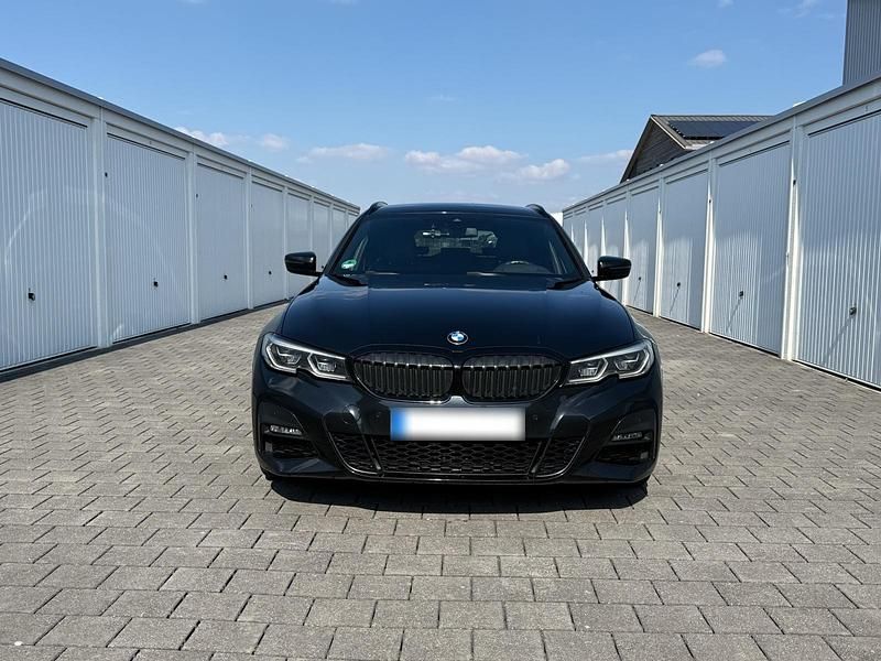 Używany BMW 330 265 KM (194 kW) 2019 Czarny Kombi