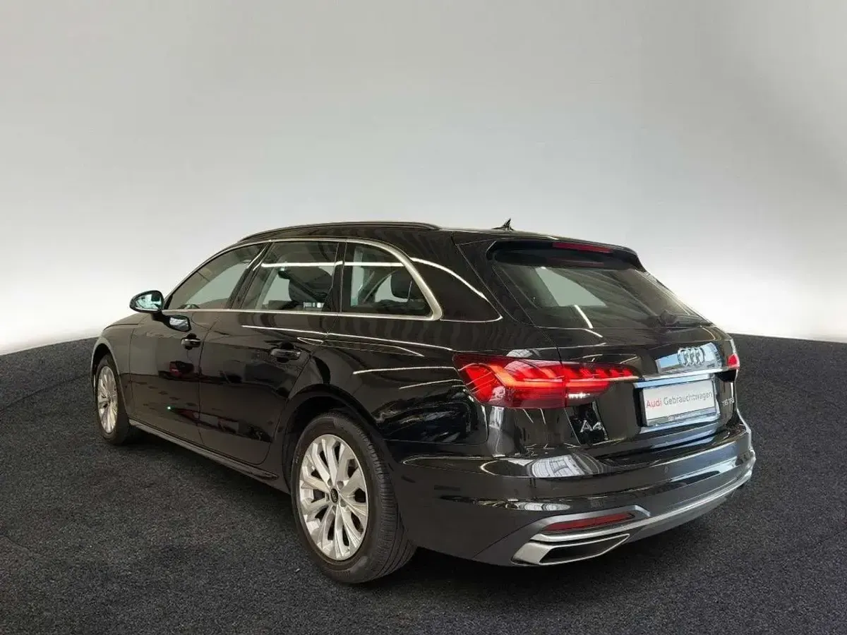 Gebraucht Audi A4 Advanced Plus 150 PS (110 kW) 2022 Mythosschwarz metallic Kombi