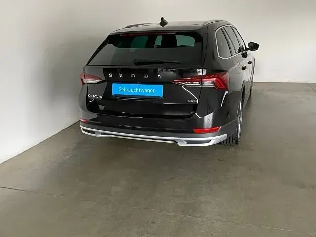 Gebraucht Skoda Octavia Scout 200 PS (147 kW) 2023 Blackmagic perleffekt (metallic) Kombi