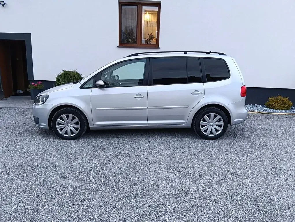 Gebraucht VW Touran Style 140 PS (102 kW) 2011 Silber Van / Kleinbus