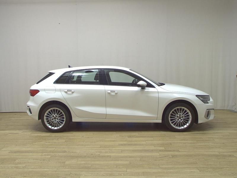 Weiss Gebraucht 2023 Audi A3 Advanced | 21.480 € - Bild 1/4