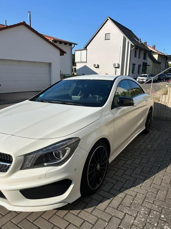 Weiß Gebraucht 2015 Mercedes CLA220 AMG line Limousine | 18.500 € (Fairer Preis) - Bild 1/4