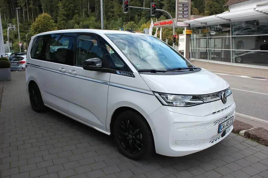 Gebraucht VW Multivan Style 150 PS (110 kW) 2025 Candyweiß Van / Kleinbus
