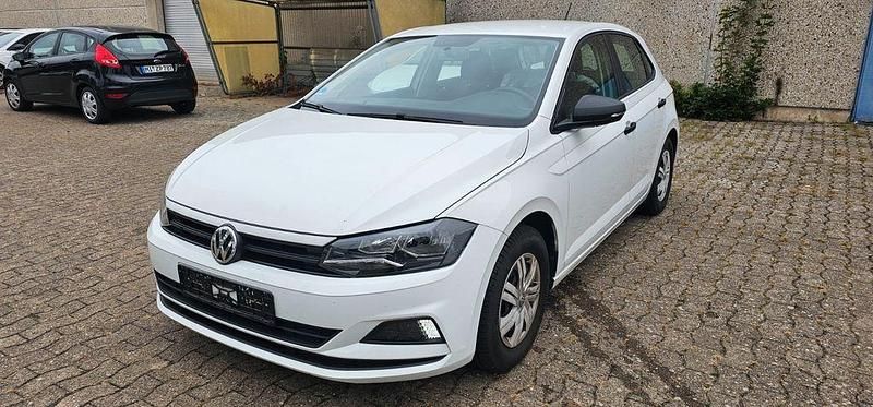 Weiß Gebraucht 2019 VW Polo Trendline Limousine | 6.490 € (Fairer Preis) - Bild 1/4