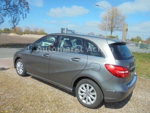Gebraucht Mercedes B180 109 PS (80 kW) 2014 Grau Van / Kleinbus
