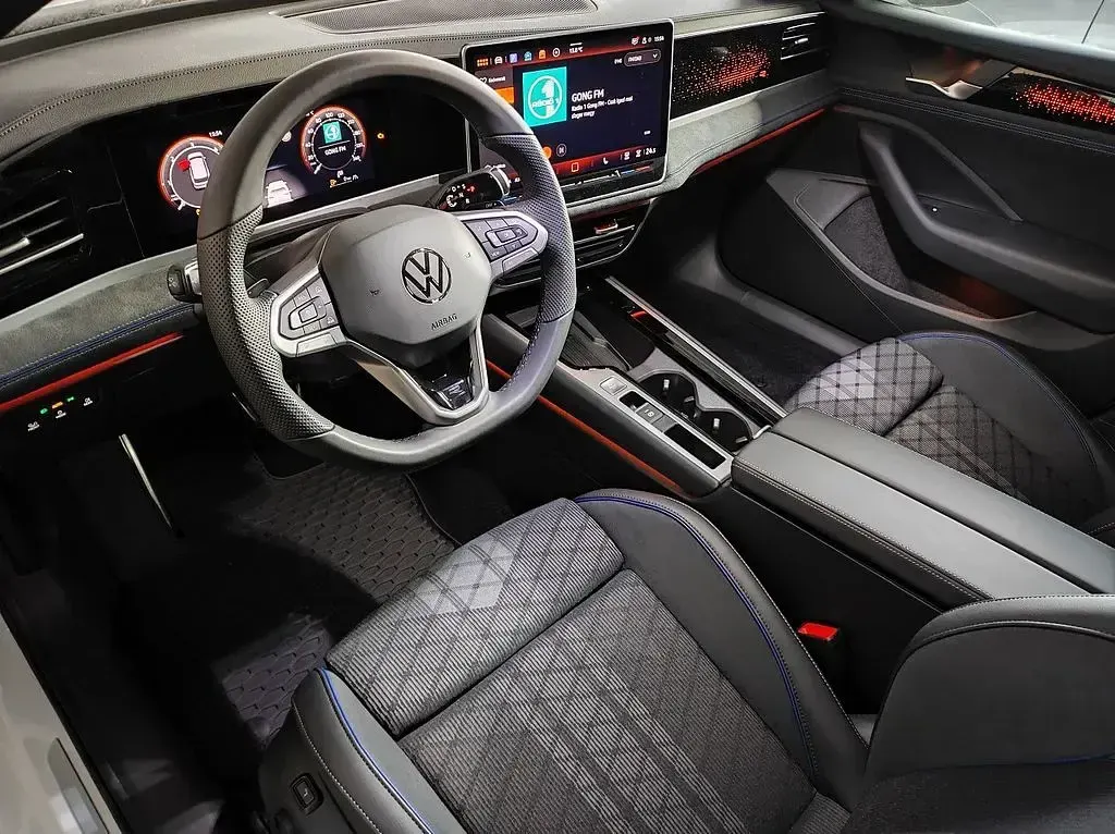Neu VW Passat R-line 150 PS (110 kW) 2026 Grau Kombi