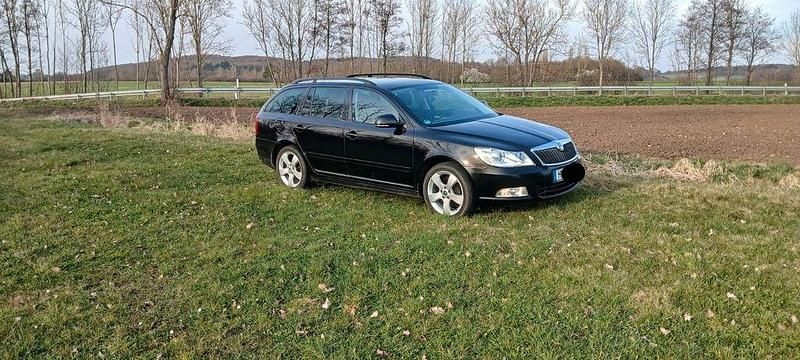 Gebraucht Skoda Octavia Ambiente 160 PS (117 kW) 2010 Schwarz Kombi