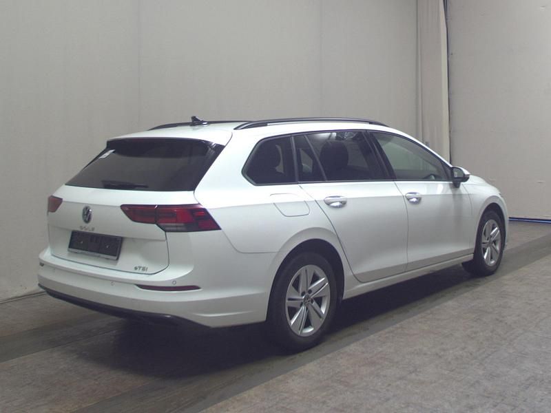 Gebraucht VW Golf VIII Pro 131 PS (96 kW) 2022 Weiss Kombi