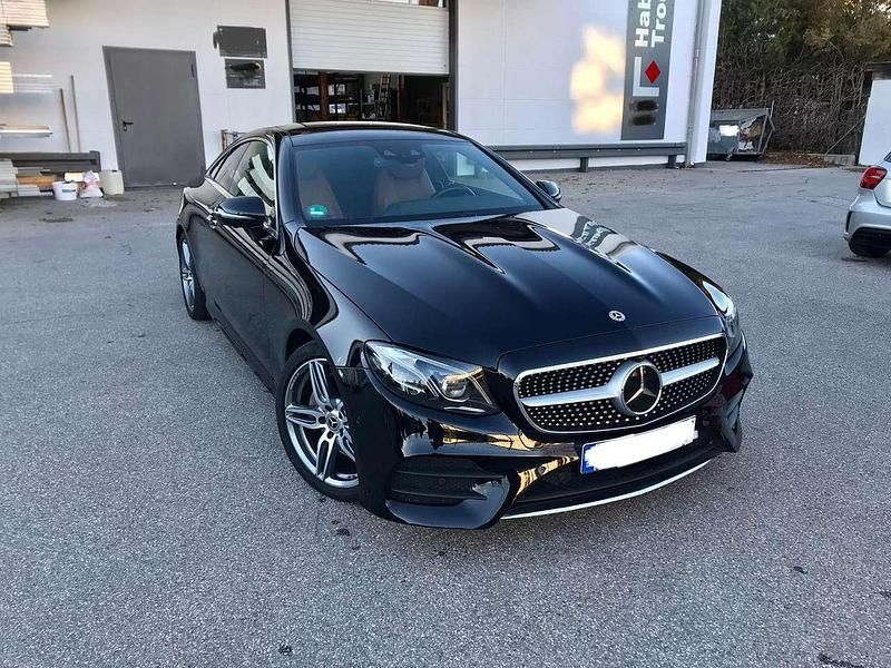 Schwarz Gebraucht 2018 Mercedes E220 AMG line Coupé | 28.500 € (Superpreis) - Bild 1/4