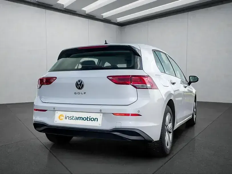 Gebraucht VW Golf VII 110 PS (80 kW) 2021 Weiss Kleinwagen
