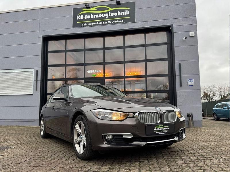 Gebraucht BMW 320 Sport Line 185 PS (136 kW) 2012 Braun Limousine