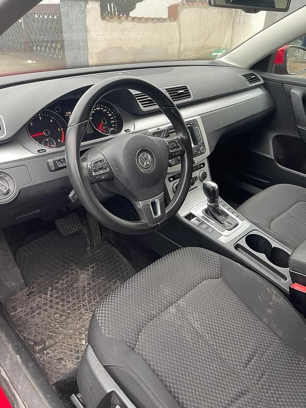 Gebraucht VW Passat 140 PS (102 kW) 2012 Rot Kombi