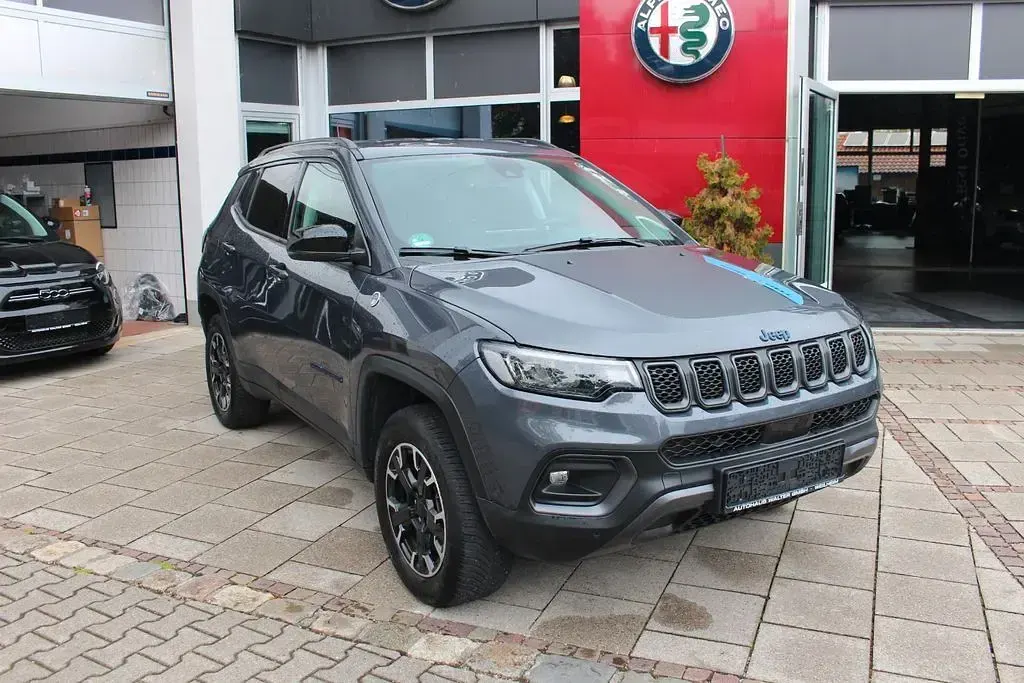 Usado Jeep Compass Trailhawk 179 HP (131 kW) 2022 Cinzento SUV