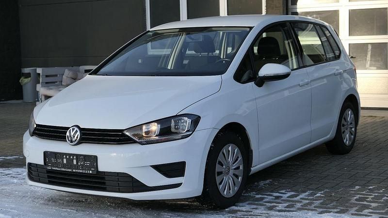 Weiß Gebraucht 2017 VW Golf Limousine | 11.890 € (Etwas zu teuer) - Bild 1/4