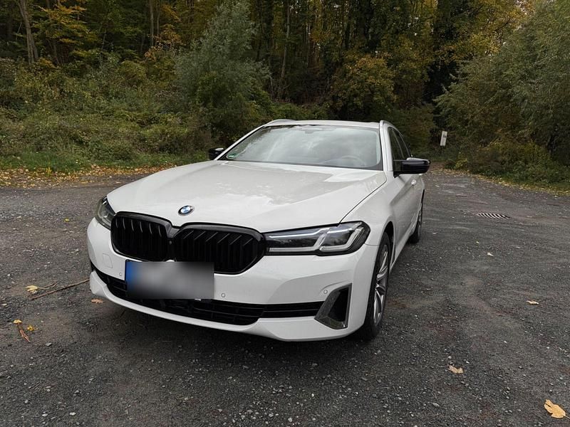 Weiß Gebraucht 2020 BMW 530 Kombi | 29.900 € (Teuer) - Bild 1/4