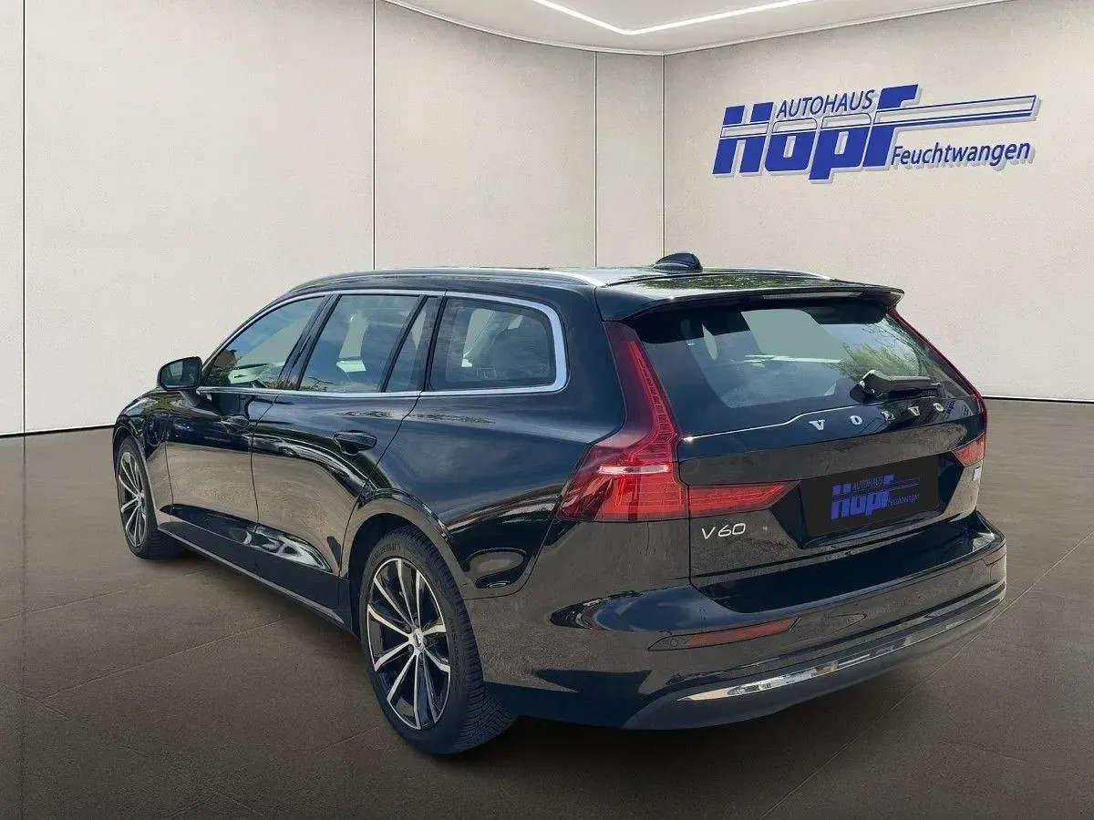 Gebraucht Volvo V60 Core 455 PS (334 kW) 2023 Schwarz Kombi
