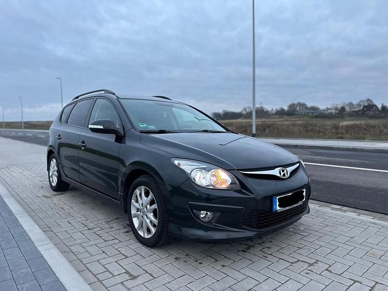 Gebraucht Hyundai i30 90 PS (66 kW) 2011 Schwarz Kombi
