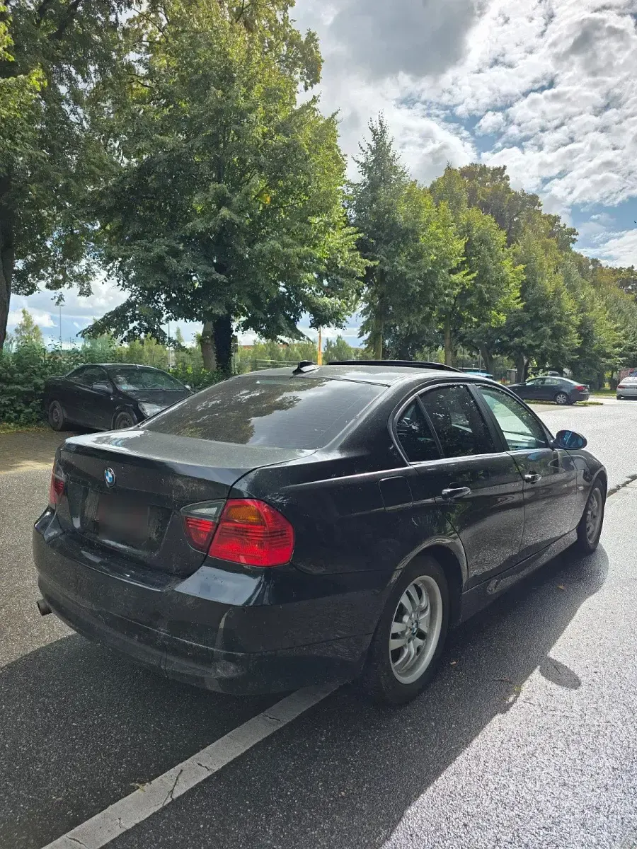 Gebraucht BMW 320 150 PS (110 kW) 2007 Schwarz Limousine