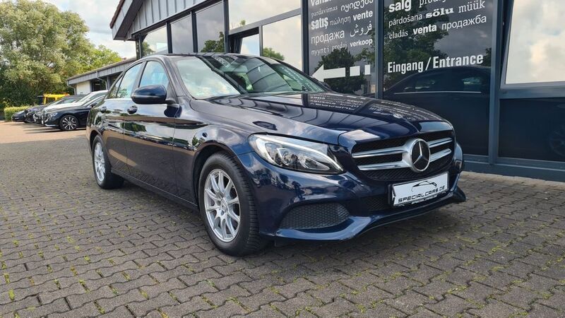 Blau Gebraucht 2018 Mercedes C220 Limousine | 17.390 € (Fairer Preis) - Bild 1/4
