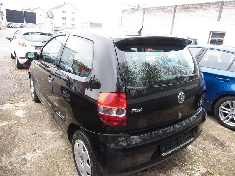 Gebraucht VW Fox Style 60 PS (44 kW) 2011 Ebenholzschwarz Kleinwagen