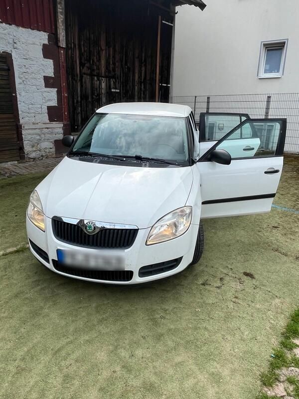 Weiß Gebraucht 2009 Skoda Fabia Limousine | 3.850 € (Fairer Preis) - Bild 1/4