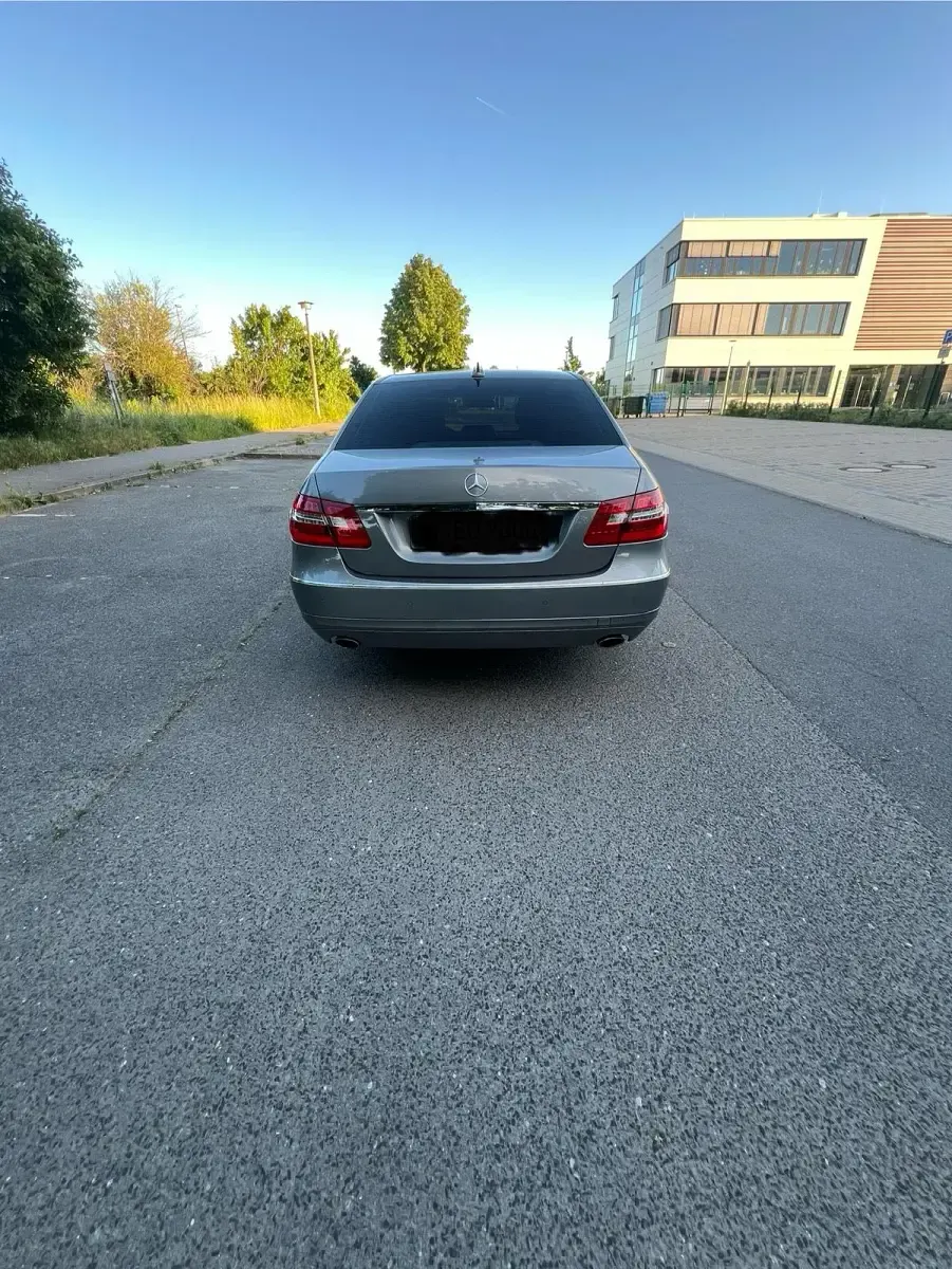 Gebraucht Mercedes E350 265 PS (194 kW) 2012 Silber Limousine