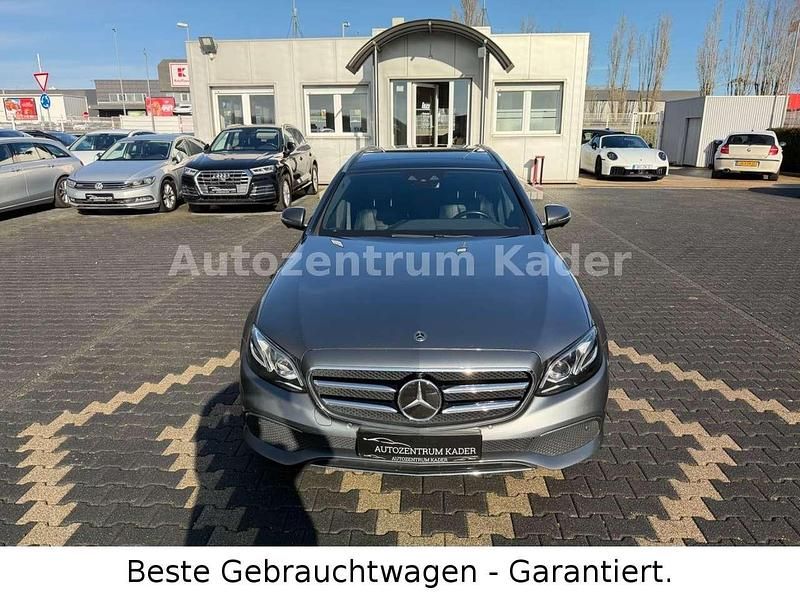 Gebraucht Mercedes E300 245 PS (180 kW) 2019 Selenitgrau Kombi