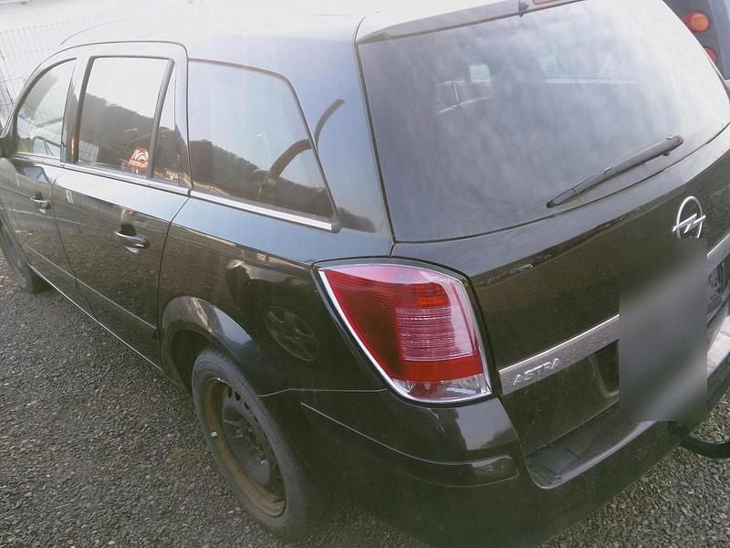 Schwarz Gebraucht 2005 Opel Astra Kombi | 400 € (Superpreis) - Bild 1/4
