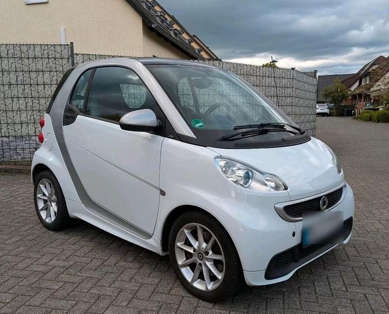 Weiß Gebraucht 2013 Smart ForTwo Coupé Kleinwagen | 6.000 € (Fairer Preis) - Bild 1/4
