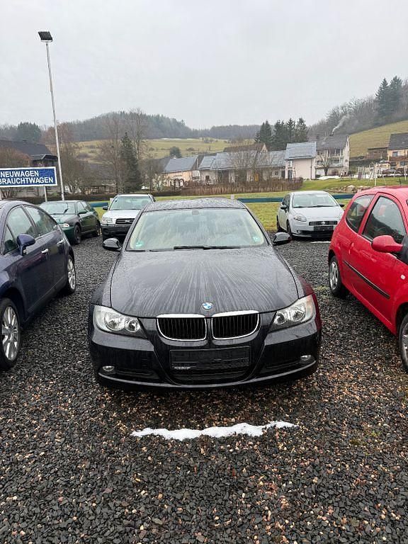 Schwarz Gebraucht 2007 BMW 318 Advantage Limousine | 4.990 € (Etwas zu teuer) - Bild 1/3