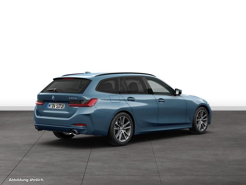 Gebraucht BMW 330e 292 PS (214 kW) 2025 Blau Kombi