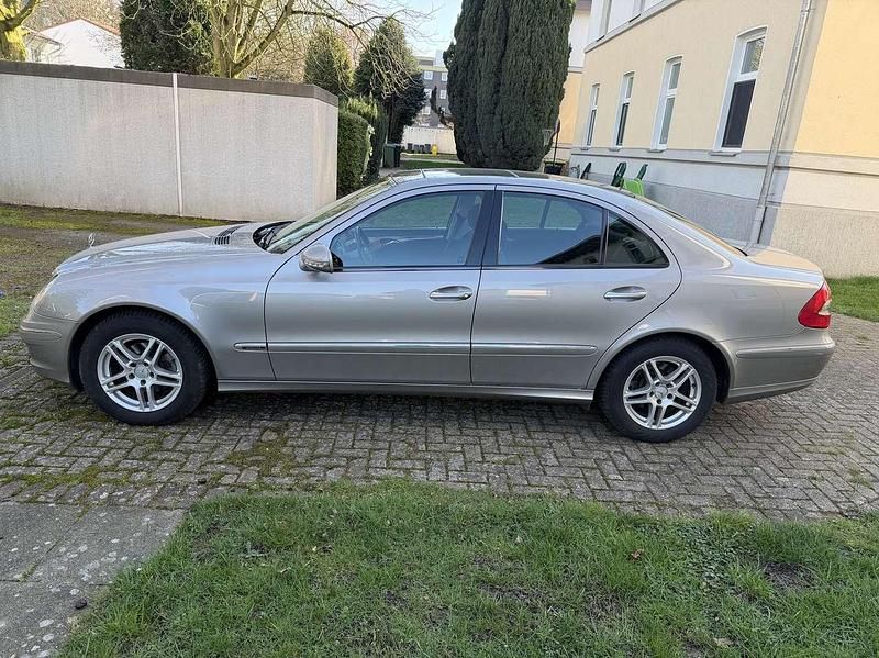 Gebraucht Mercedes E280 Elegance 190 PS (139 kW) 2006 Grau Limousine