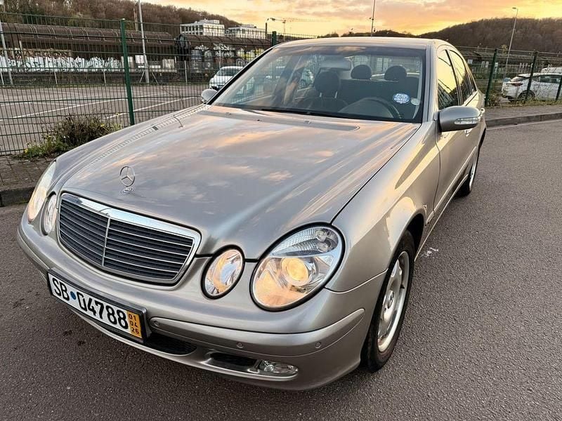 Gebraucht Mercedes E320 204 PS (150 kW) 2003 Silber Limousine
