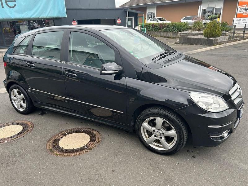 Schwarz Gebraucht 2009 Mercedes B180 Van / Kleinbus | 5.299 € (Fairer Preis) - Bild 1/4