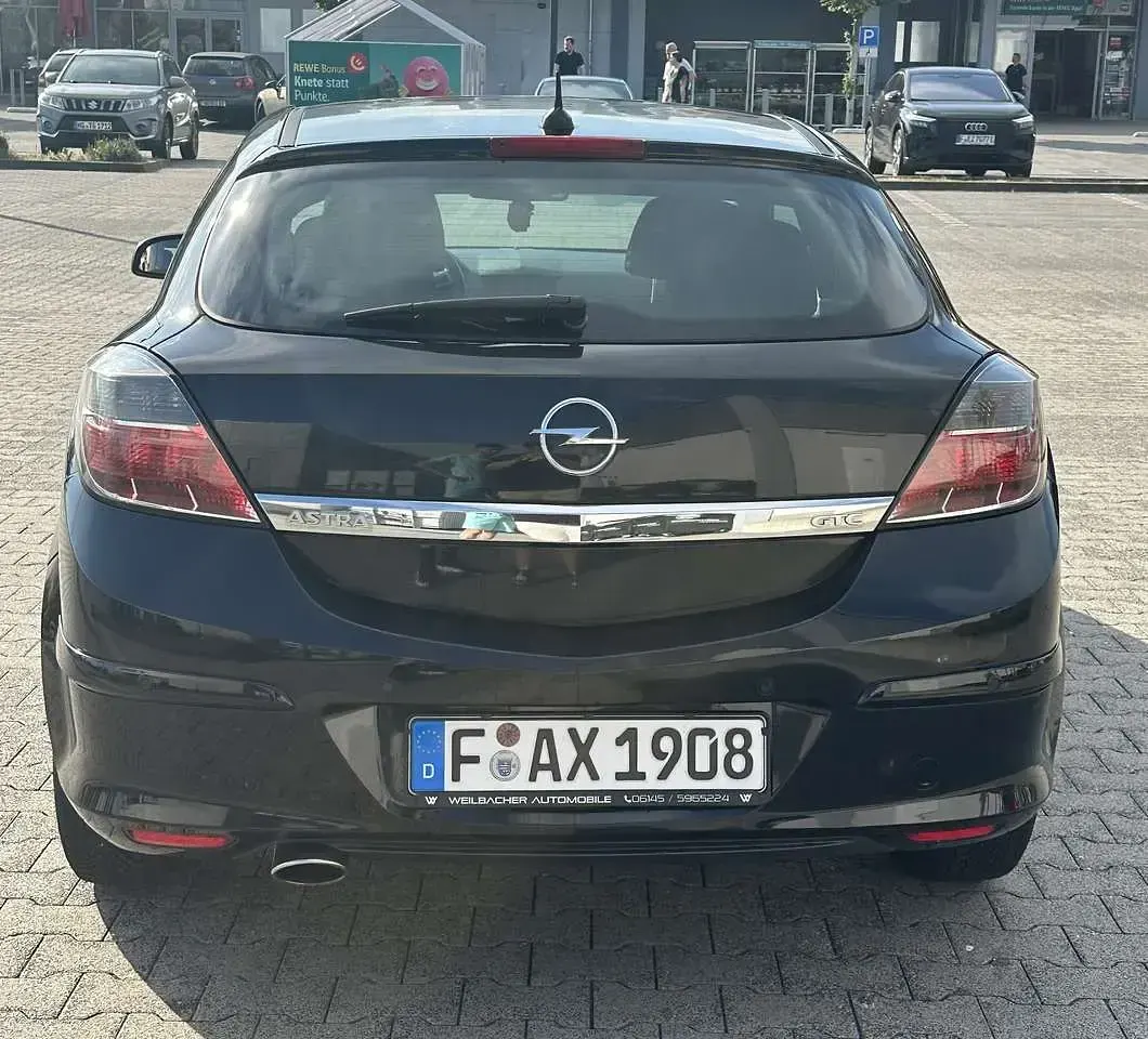 Gebraucht Opel Astra GTC Sport 140 PS (102 kW) 2009 Schwarz Kleinwagen