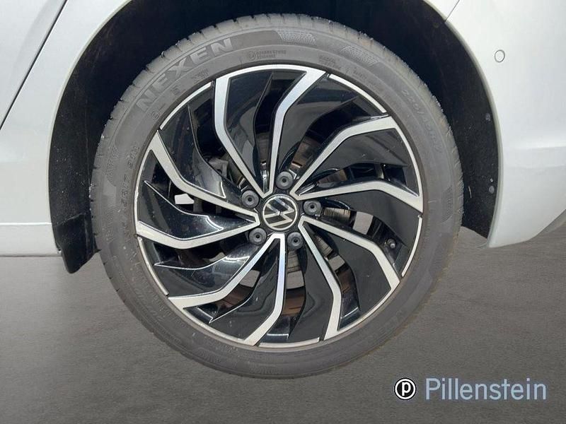 Gebraucht VW Golf VIII Style 150 PS (110 kW) 2023 Silber Limousine