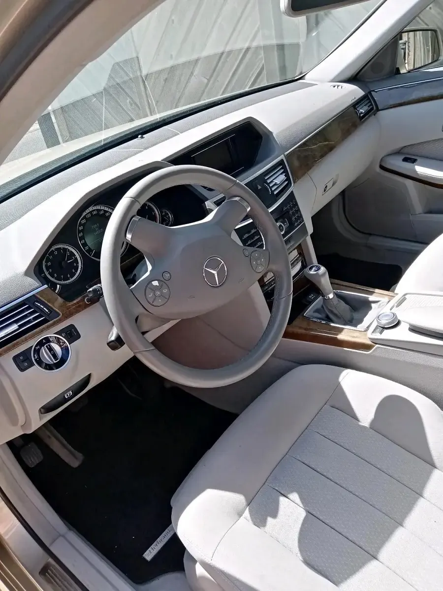 Gebraucht Mercedes E250 205 PS (150 kW) 2010 Gelb Limousine