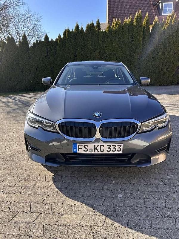 Gebraucht BMW 320 Advantage 190 PS (139 kW) 2019 Grau Limousine