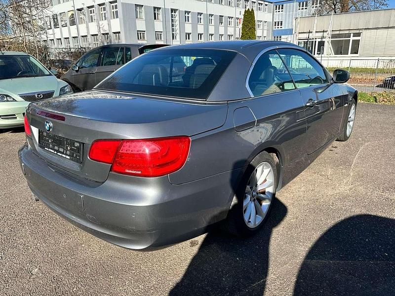 Gebraucht BMW 320 Cabriolet 170 PS (125 kW) 2010 Grau Cabrio