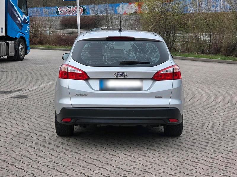 Usata Ford Focus 105 CV (77 kW) 2013 Grigio Station wagon