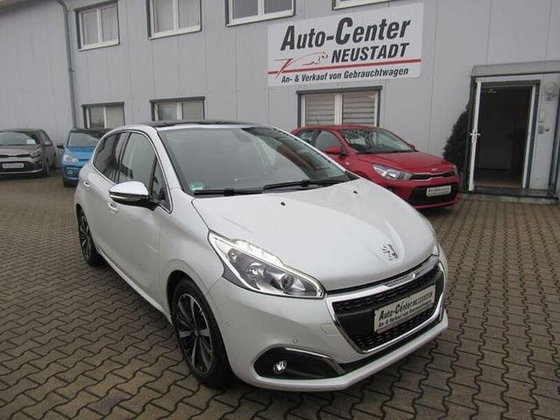 Gebraucht Peugeot 208 Allure 140 PS (102 kW) 2019 Weiss Kleinwagen