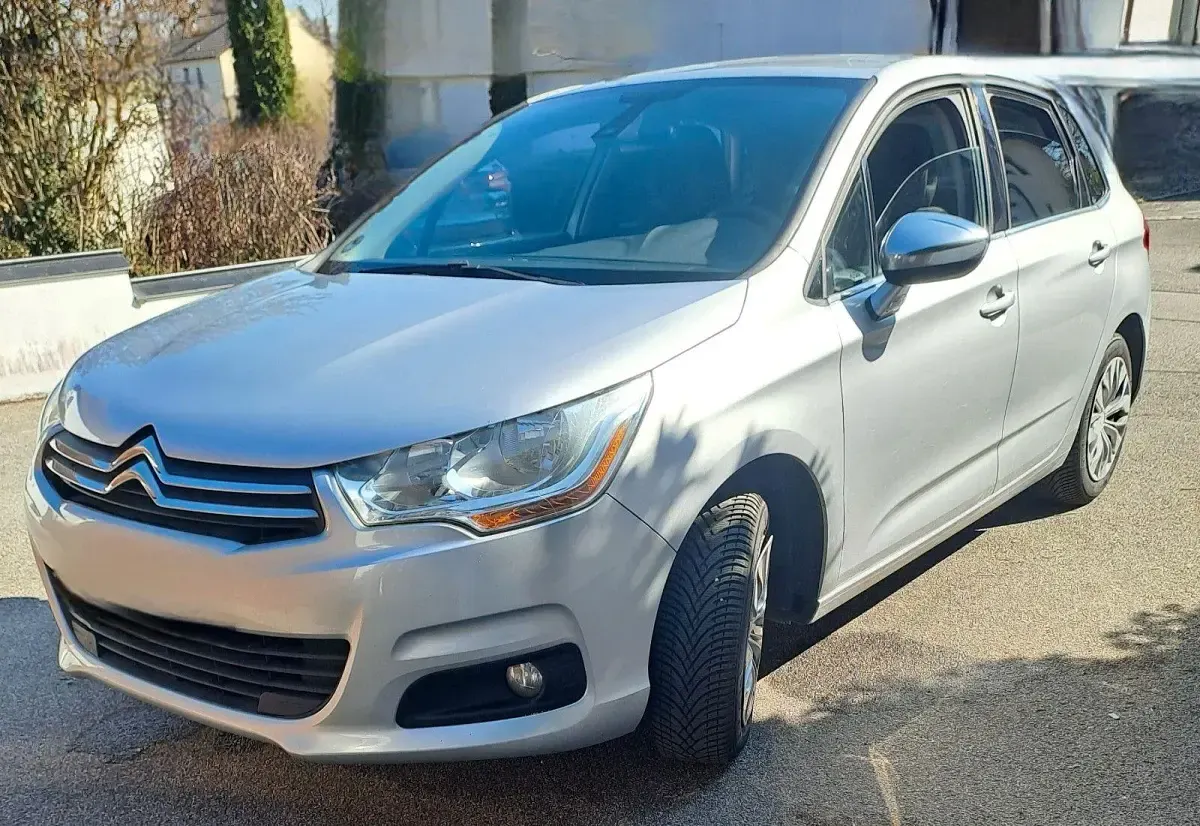 Używany Citroën C4 PureTech 131 KM (96 kW) 2014 Srebrny Sedan/Limuzyna