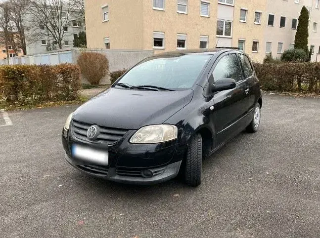Gebraucht VW Fox 54 PS (39 kW) 2009 Schwarz Kleinwagen