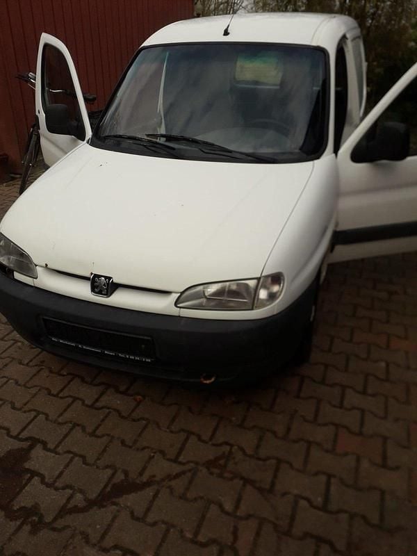 Gebraucht Peugeot Partner 90 PS (66 kW) 2002 Weiß Van / Kleinbus
