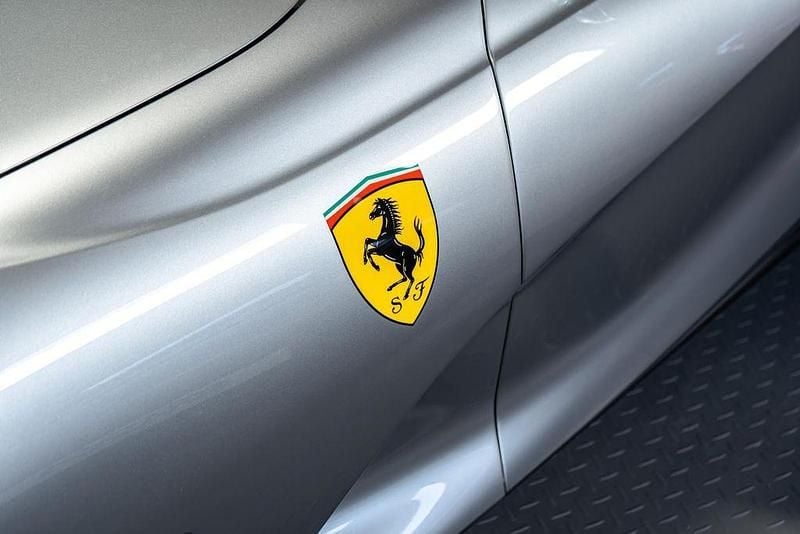 Second-hand Ferrari 812 795 CP (584 kW) 2023 Gri Cabrio