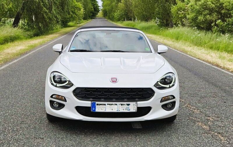 Weiß Gebraucht 2016 Fiat 124 Spider Lusso Cabrio | 18.900 € (Fairer Preis) - Bild 1/4