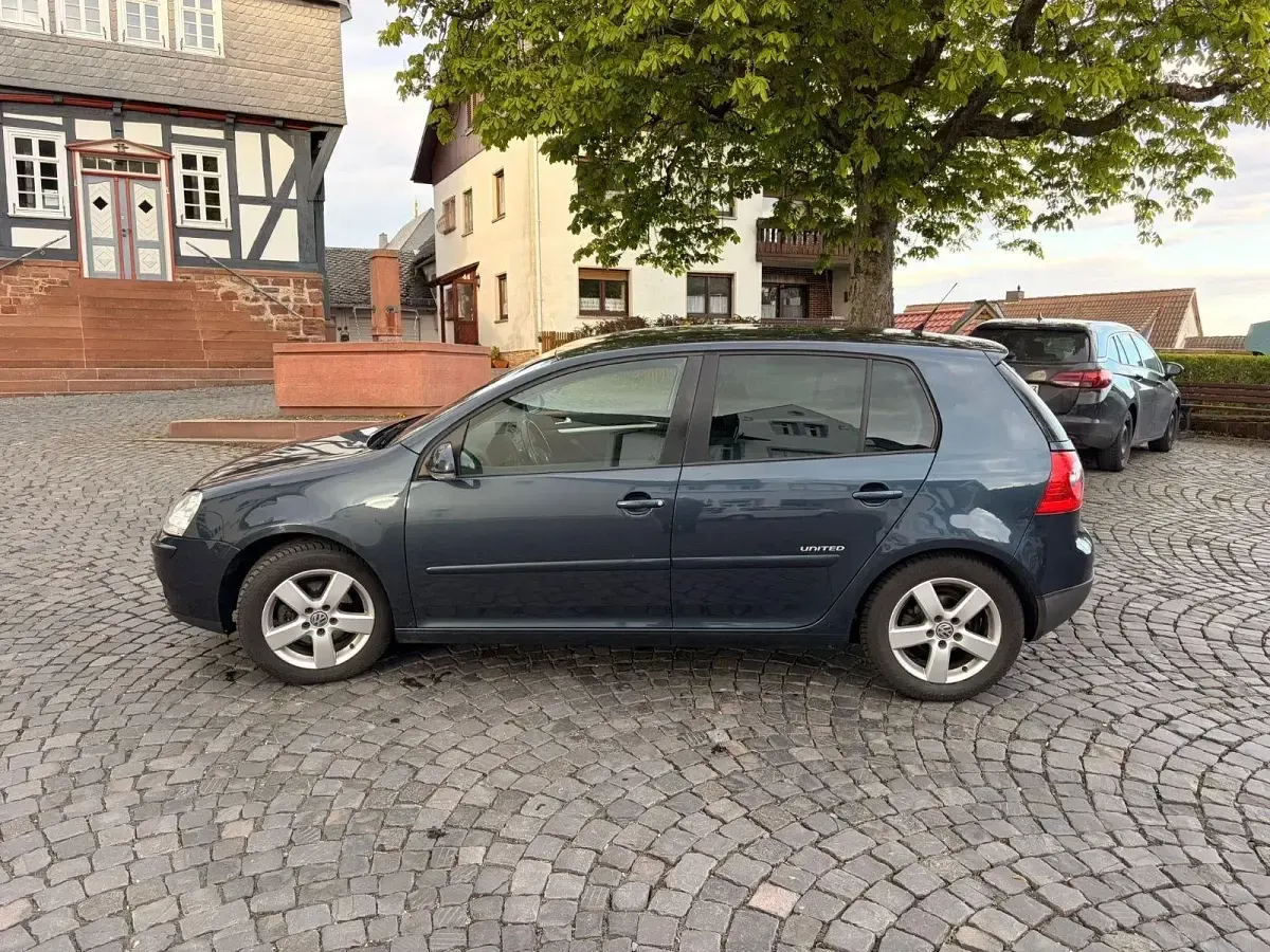 Usata VW Golf VI United 102 CV (75 kW) 2008 Blu Utilitaria
